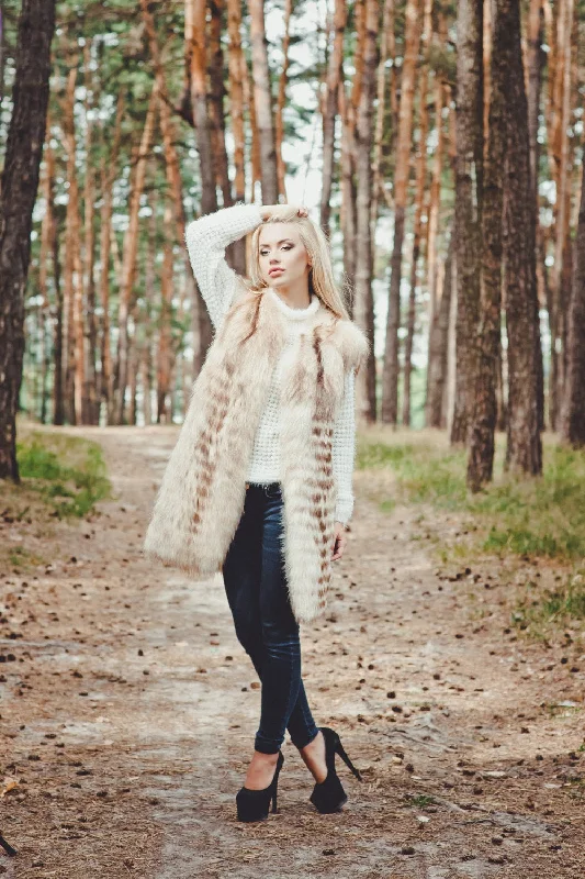 Raccoon Long Fur Vest (White)